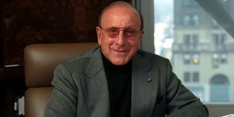Clive Davis, Music Mogul Who Shaped Six Decades of Pop, Dies at 94